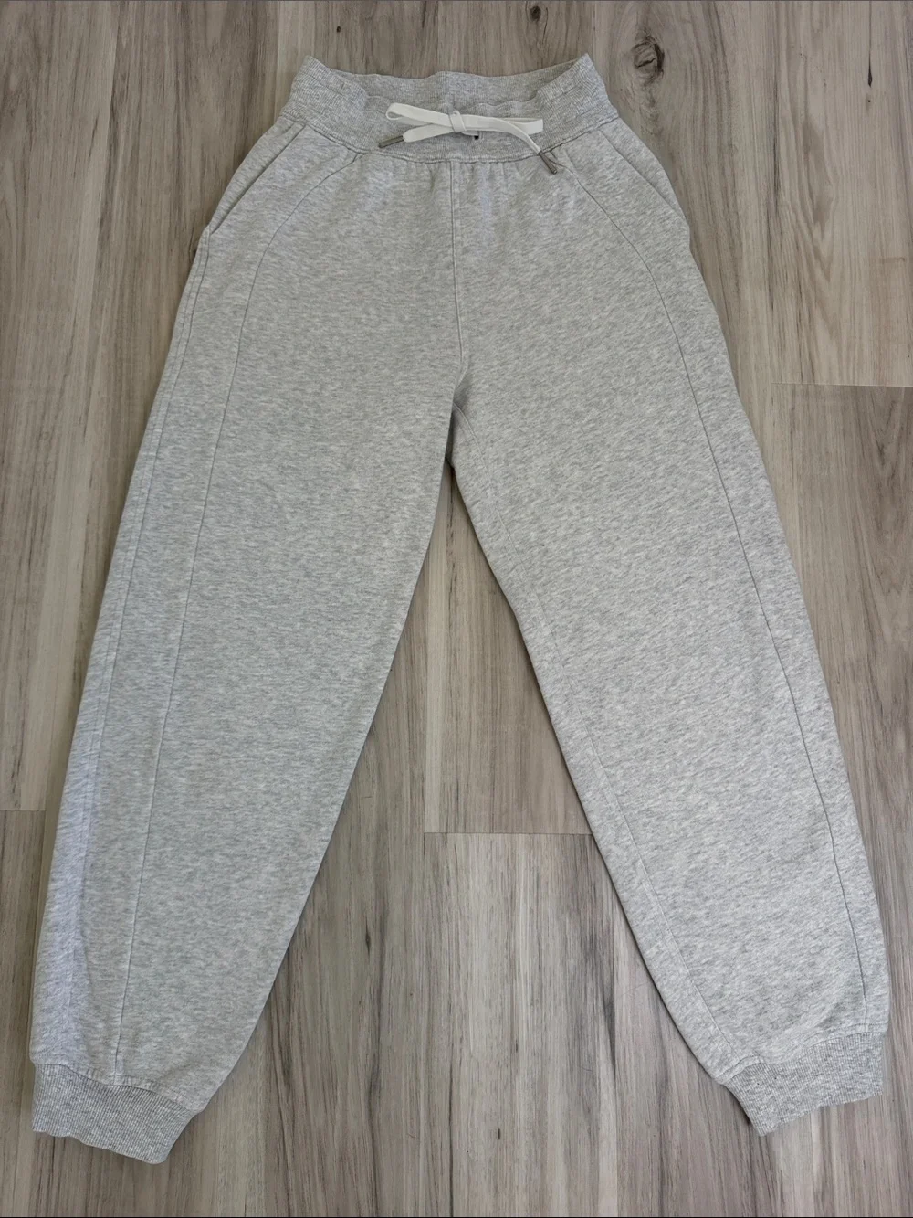 Lululemon Women’s Light Gray Joggers size 0 PERFECT CONDITION